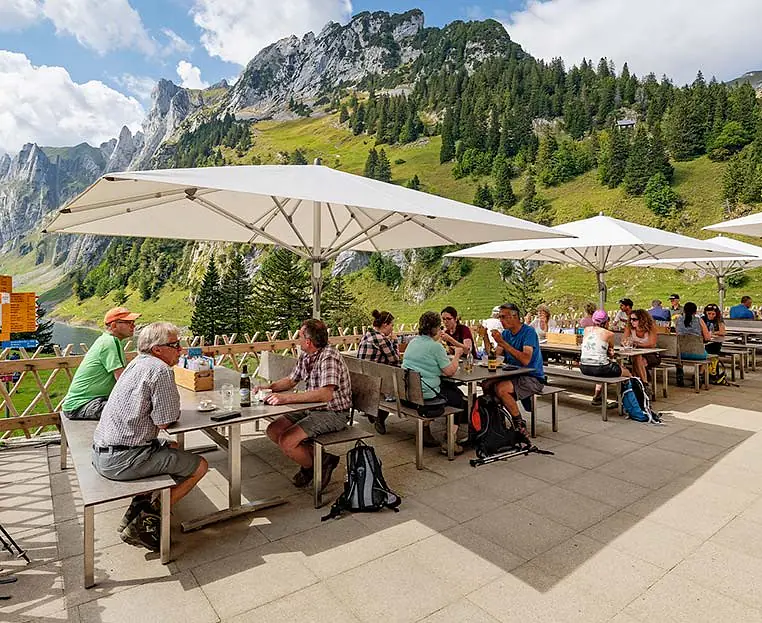terrassenmoebel-gastronomie-bergrestaurant-bollenwees-bruelisau-1110x624px.jpg