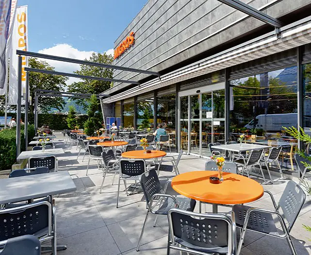 teaser-outdoor-terrasse-gartenmoebel-kunststoff-migros-restaurant-700x525px.jpg