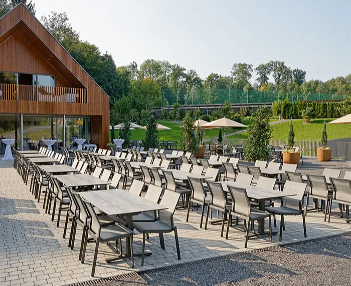 teaser-terrassentische-und-gartenstuehle-aluminium-freizeitanlage-heuboden-700x525px.jpg