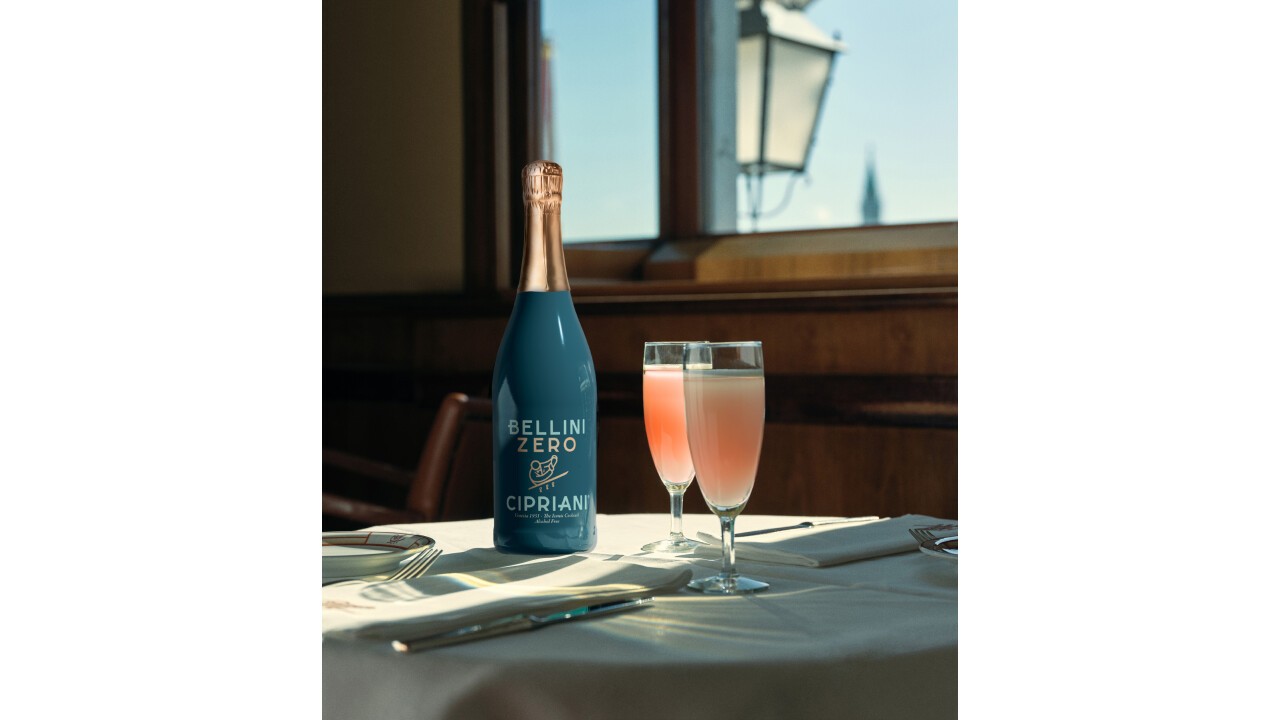 Entdecken Sie die neueste Kreation aus dem Hause Cipriani: Bellini Zero, hergestellt aus frischem weissem Pfirsichpüree und alkoholfreiem Traubenmost.